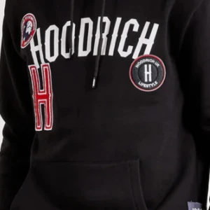 Svart hoodie från Hoodrich - Säljer en svart hoodie från Hoodrich med tryck och broderade detaljer i vitt och rött. Hoodien har en stor ficka framtill och justerbar huva med dragsko. Perfekt för en avslappnad stil. Bra skick och storlek s.