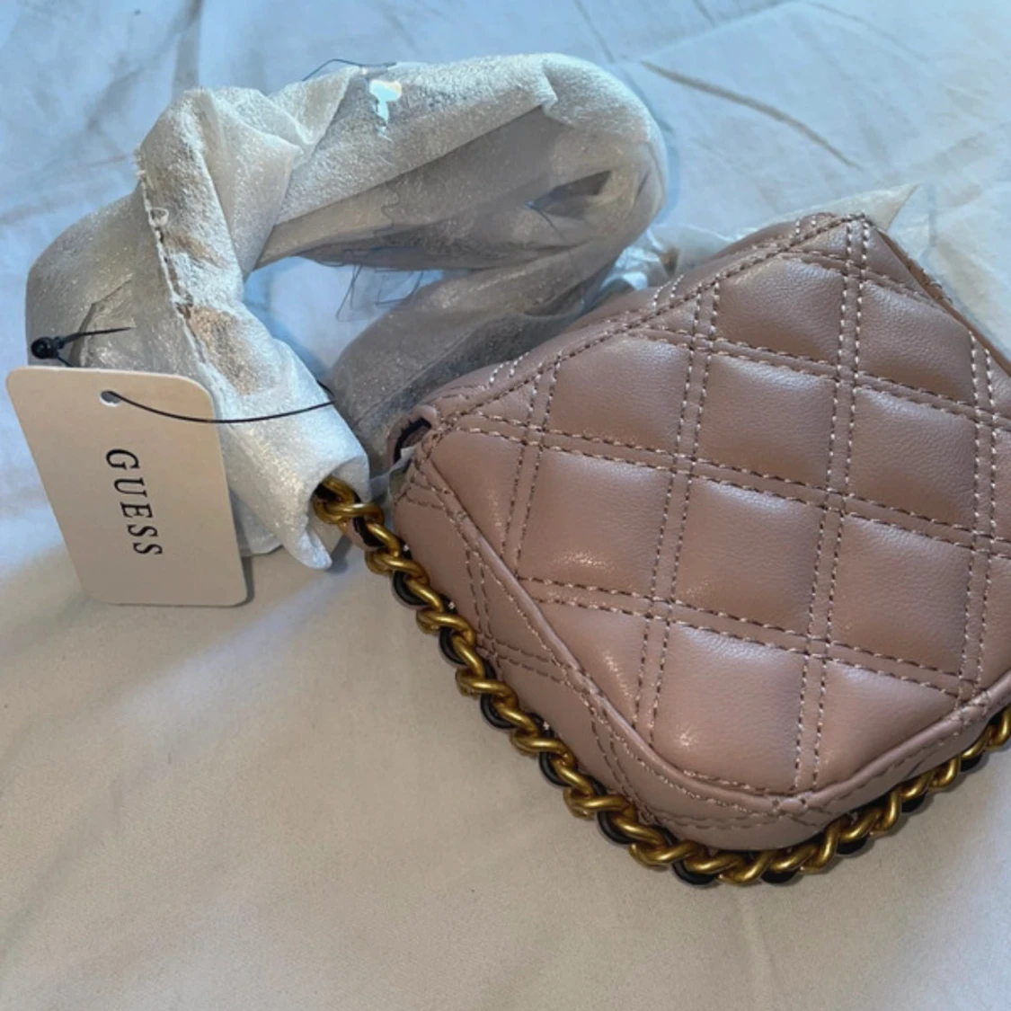 Rosa quiltad axelväska från Guess - 3