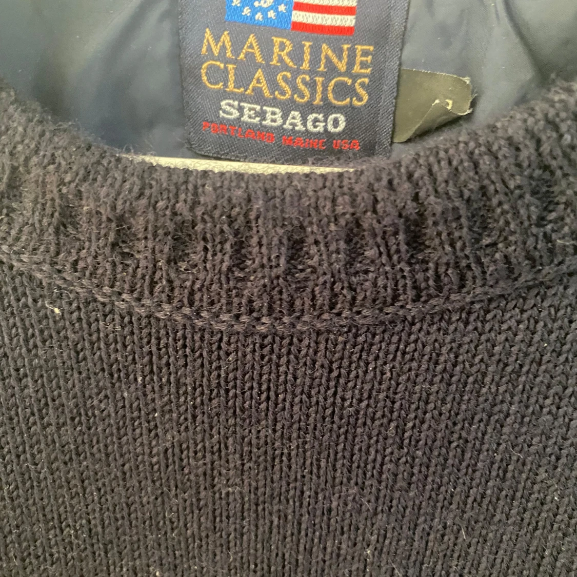 Vindtät, Marinblå stickad tröja från Sebago - 1