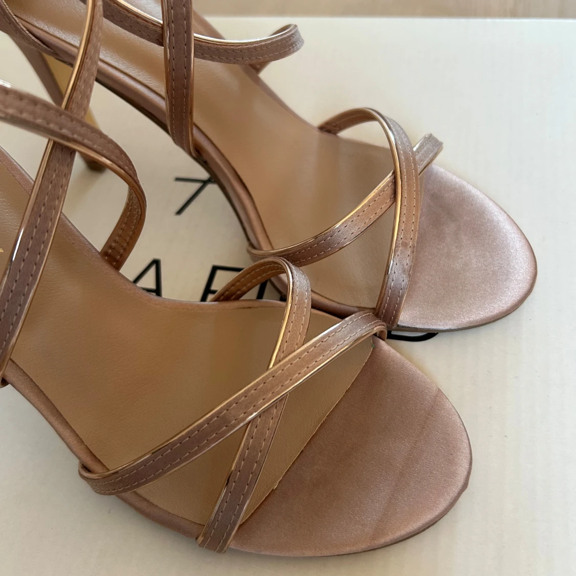 Högklackade skor/sandaletter - 3