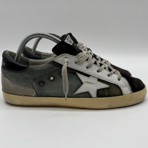 GOLDEN GOOSE SUPERSTAR  - Golden Goose Superstar - Skick: 9,5/10 - Tillbehör: Enbart skorna - Storlek 40 sitter som 41 - Nypris: runt 6000kr - deluxecloset