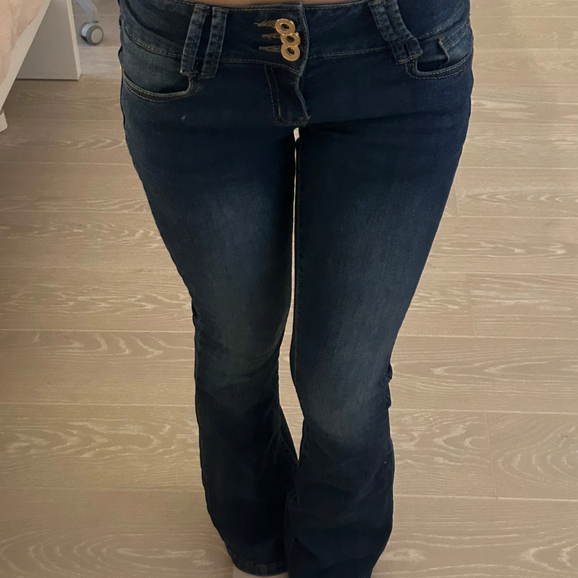 Mörkblåa lågmidjade jeans - 1
