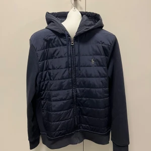 Ralph Lauren hybridjacka stl M - Ralph Lauren hybridjacka, storlek M, oanvänd, säljes pga för liten