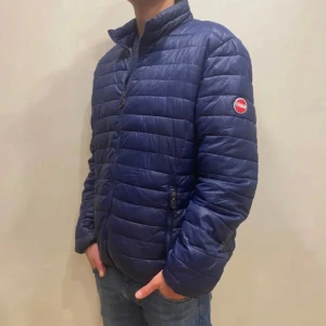 Colmar jacka  - Hej! Säljer nu min jackafrån märket Colmar , storlek L, bra skick. Givetvis äkta, Tveka inte på att höra av dig om du har frågor eller funderingar kring jackan!