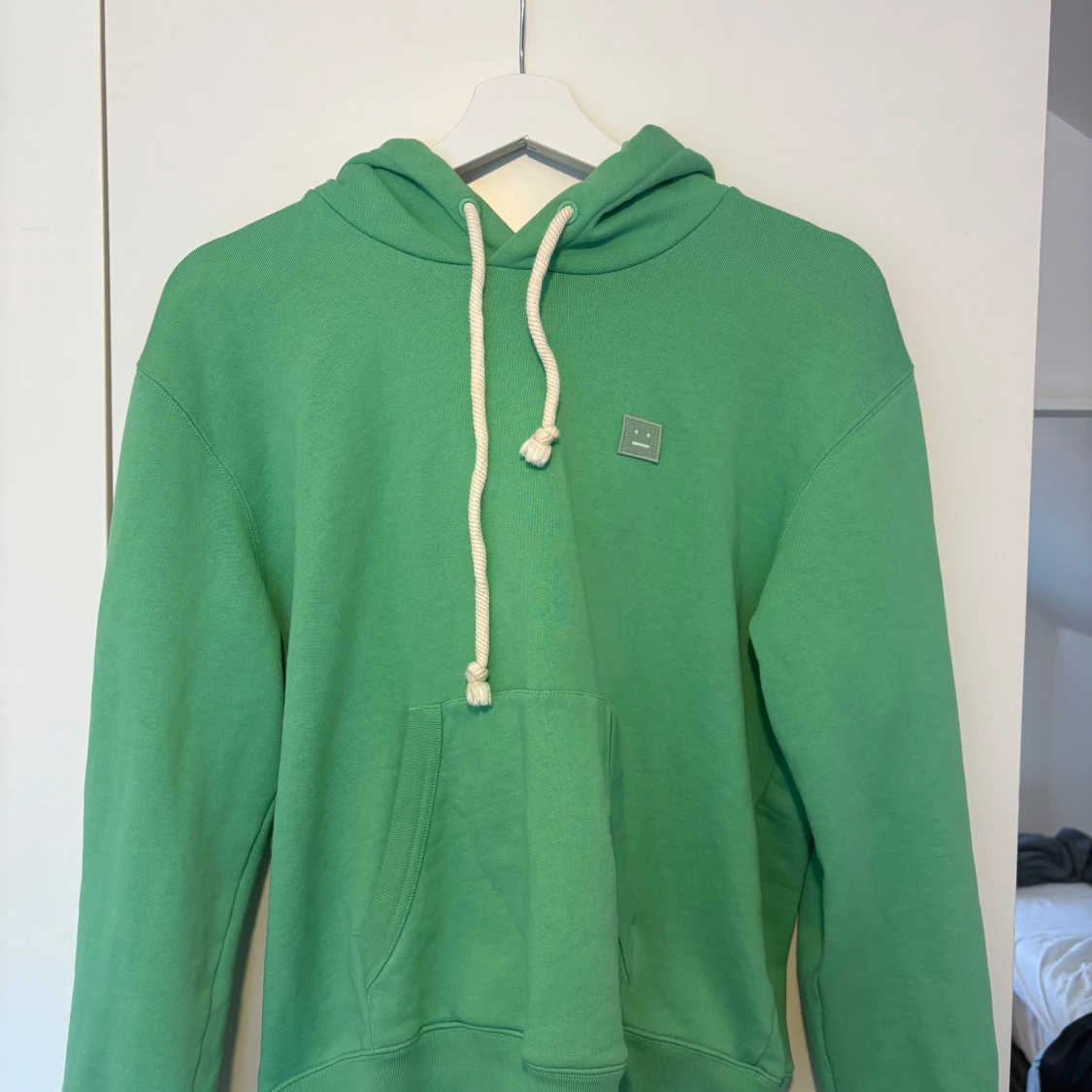 Grön hoodie från Acne Studios