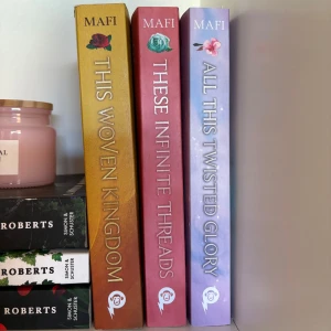 This Woven Kingdom / These Infinite Threads / All This Twisted Glory - Första, andra och tredje boken i serien This Woven Kingdom. I bra skick. Alla för 350kr! En för 130kr