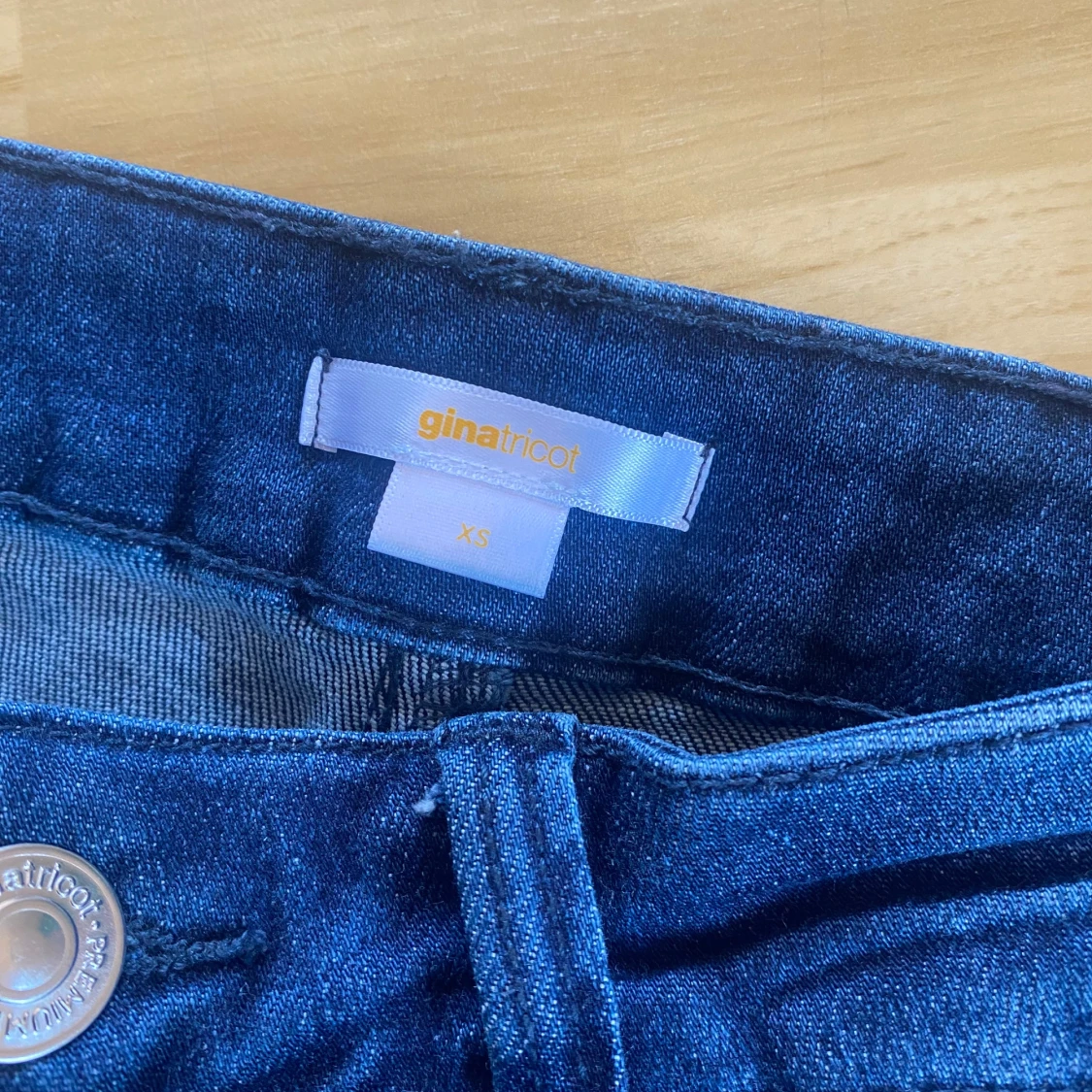 Blå bootcut jeans med utsvängda ben - 4