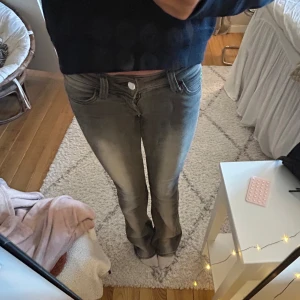 Gråa weekday cheap monday jeans  - Gråa weekday Jeans i modell cheap monday, använda 4-5 gånger 