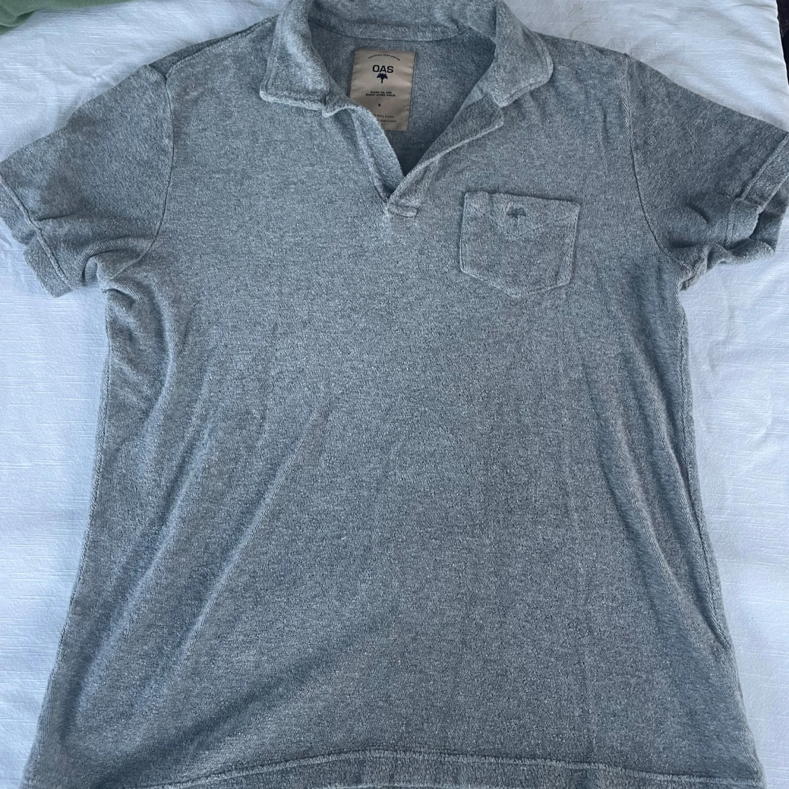 Grå frotté piké från OAS