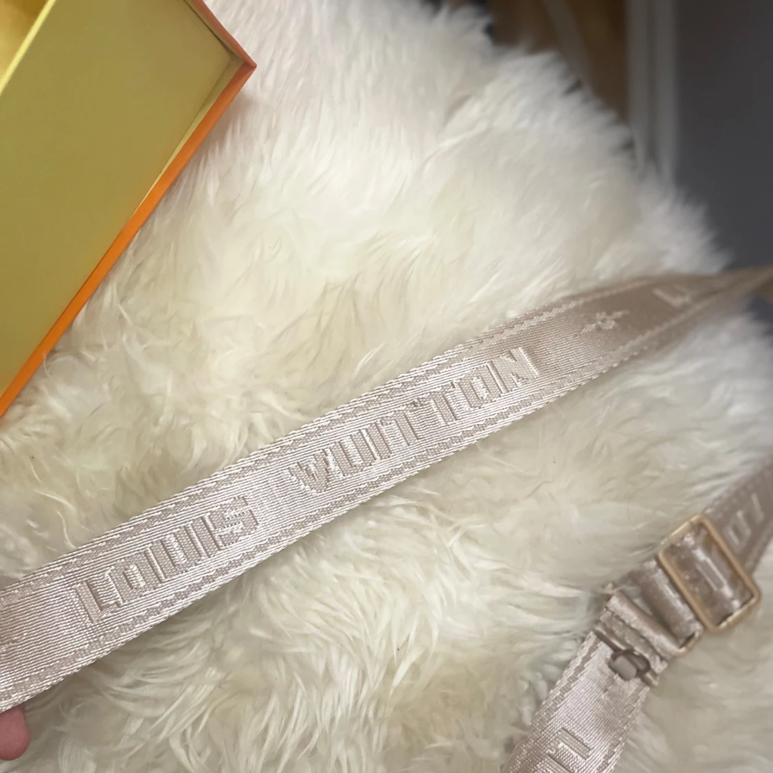  axelväska från välkänt märke - 2