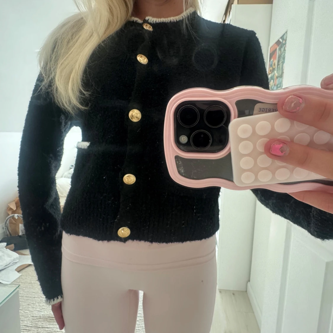 Svart kofta  med guldknappar från hm - 2