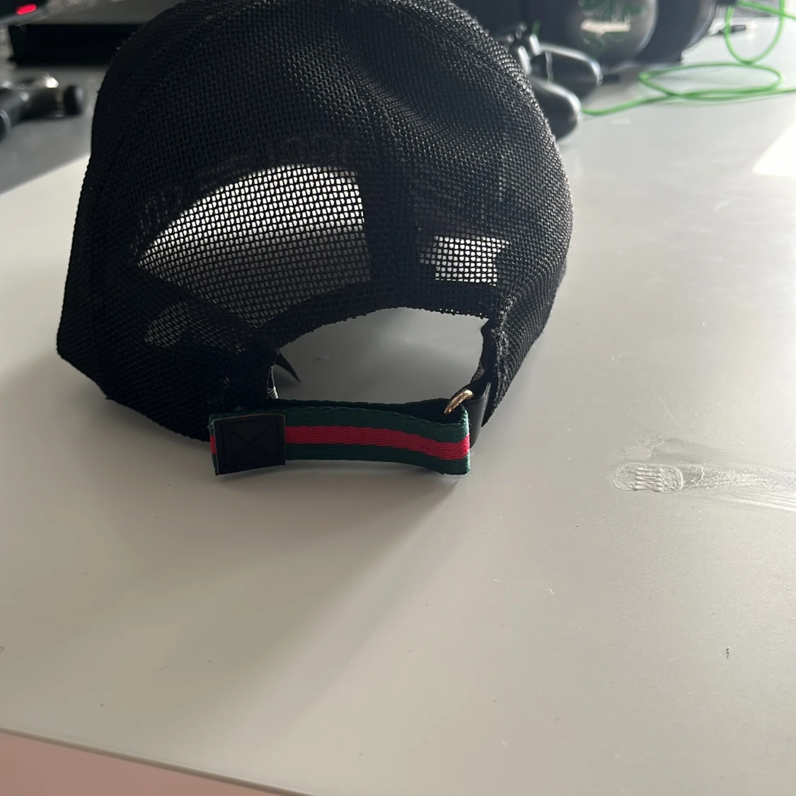  keps med bi och GG-mönster - 2