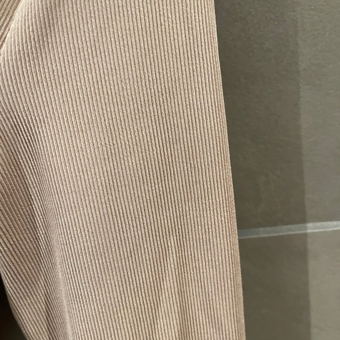 Beige ribbad långärmad topp - 2