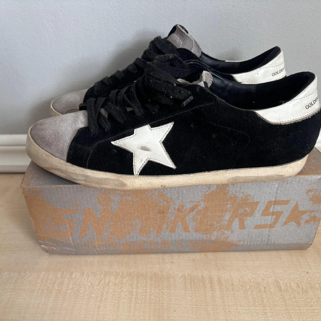 Golden Goose svart/vit sneakers - 1