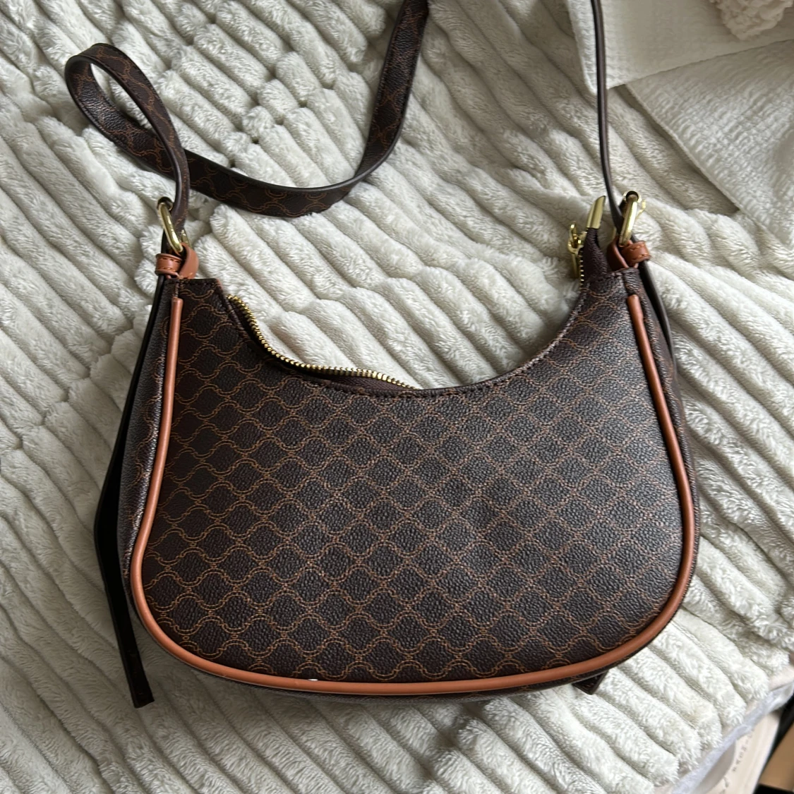 Brun axelväska från Glitter