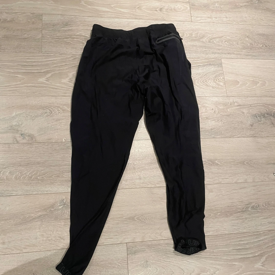 Svarta träningsbyxor från Under Armour - 1