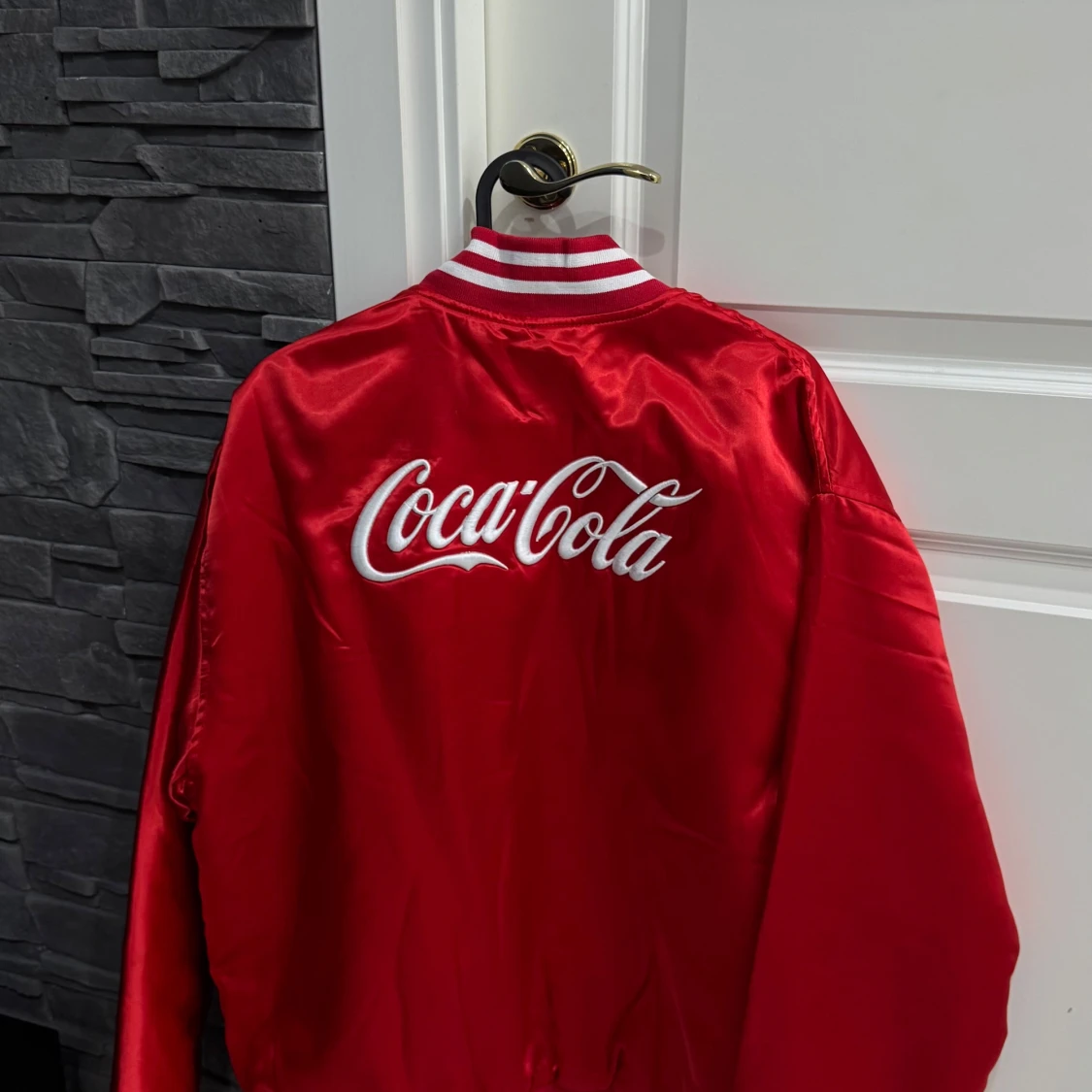 Röd Coca-Cola bomberjacka