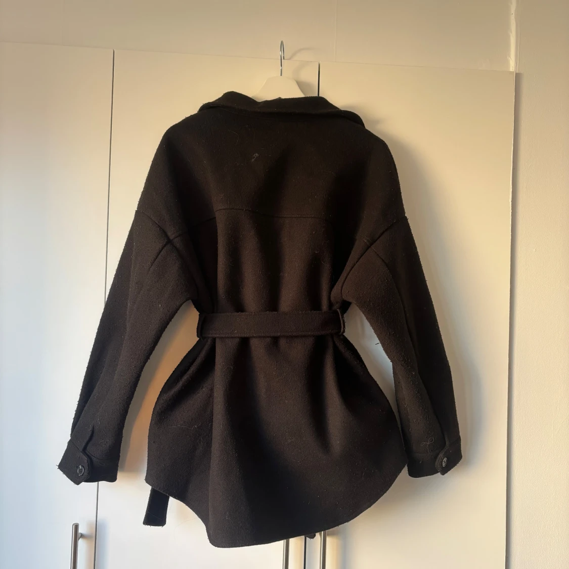 Svart kappa från NLY Trend - 1