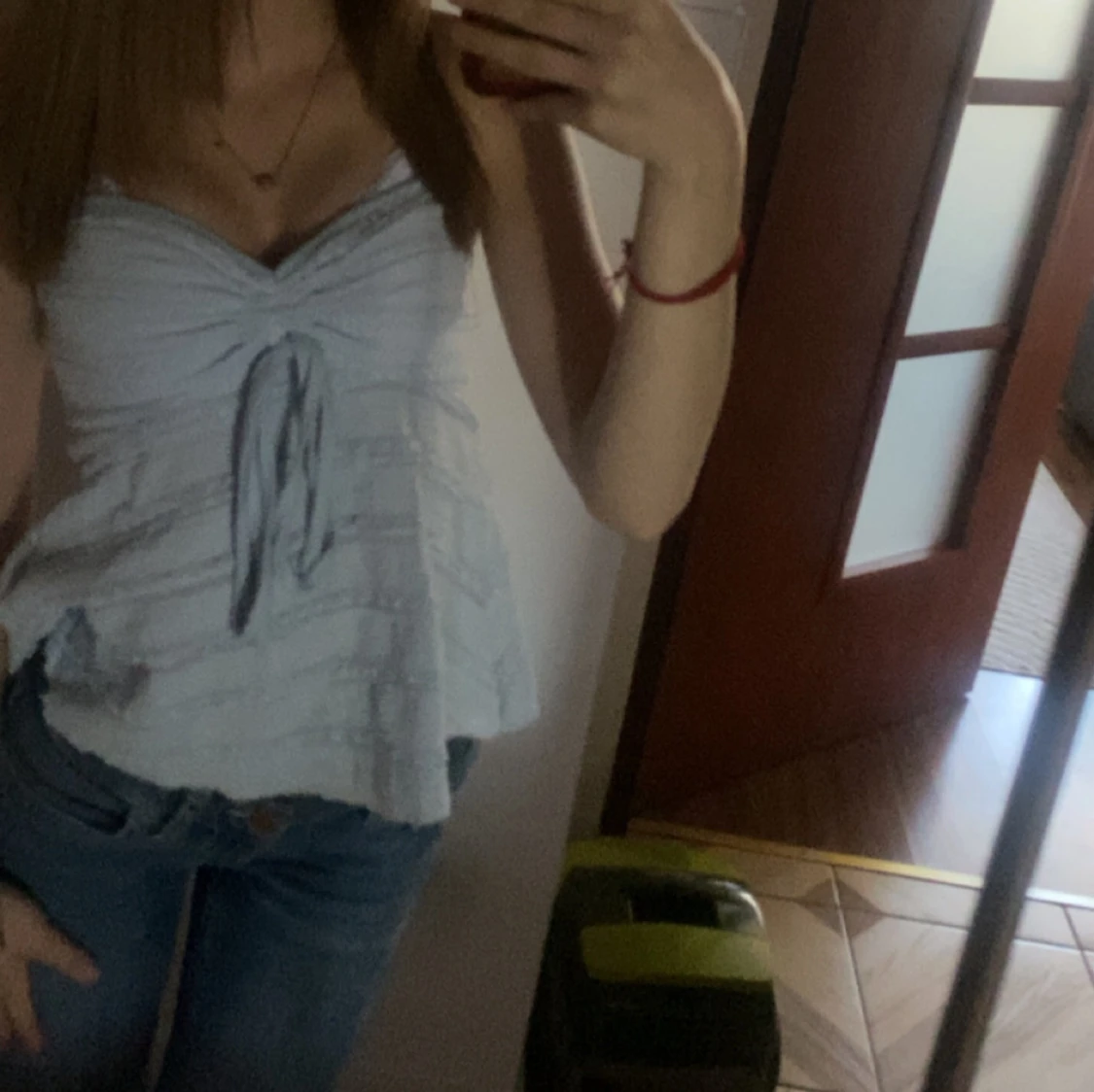 Ljusblå linnetopp med knyt framtill - 1