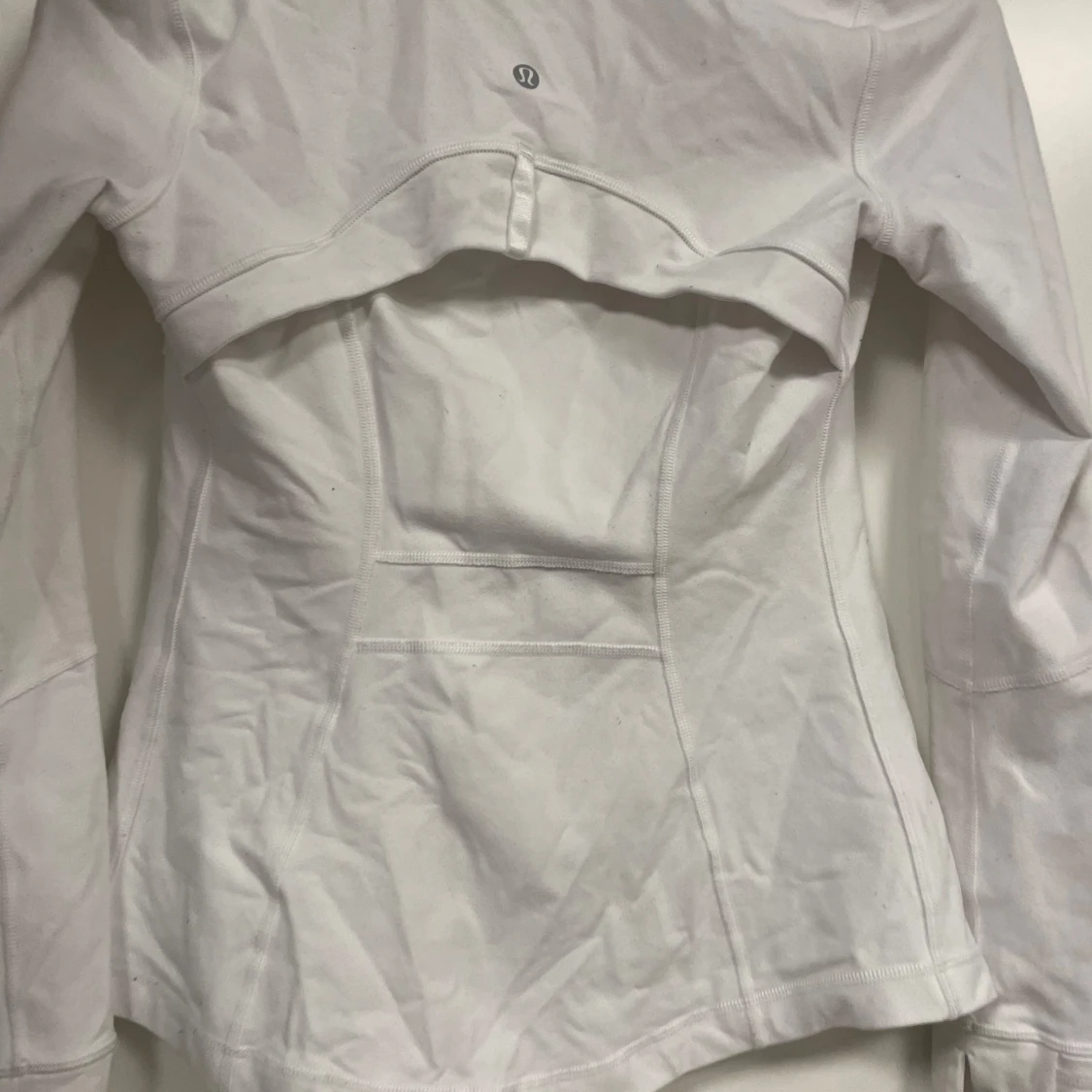 Vit träningsjacka från Lululemon - 1
