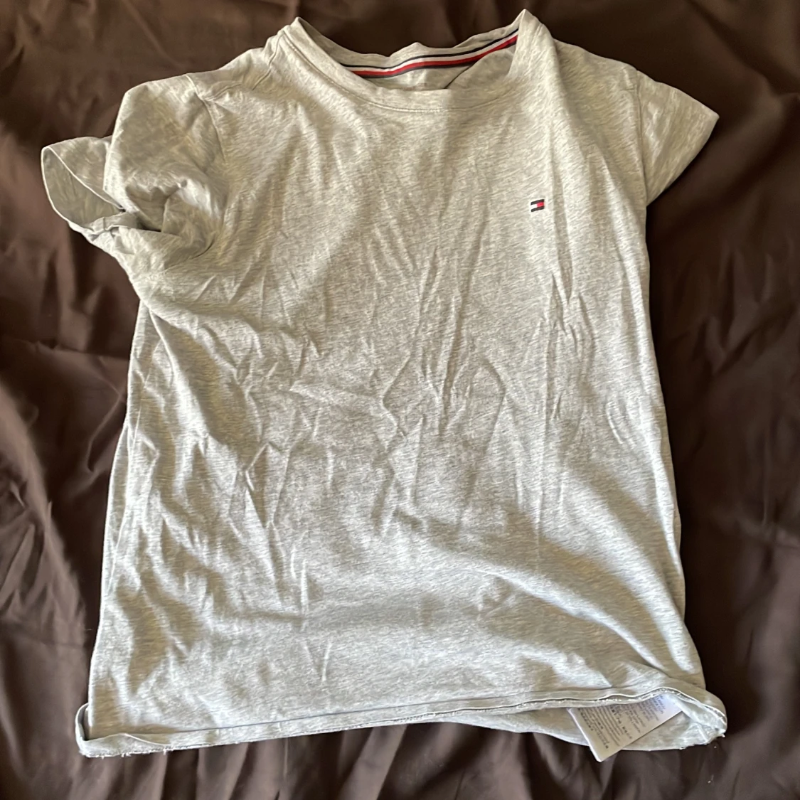 Grå t-shirt från Tommy Hilfiger