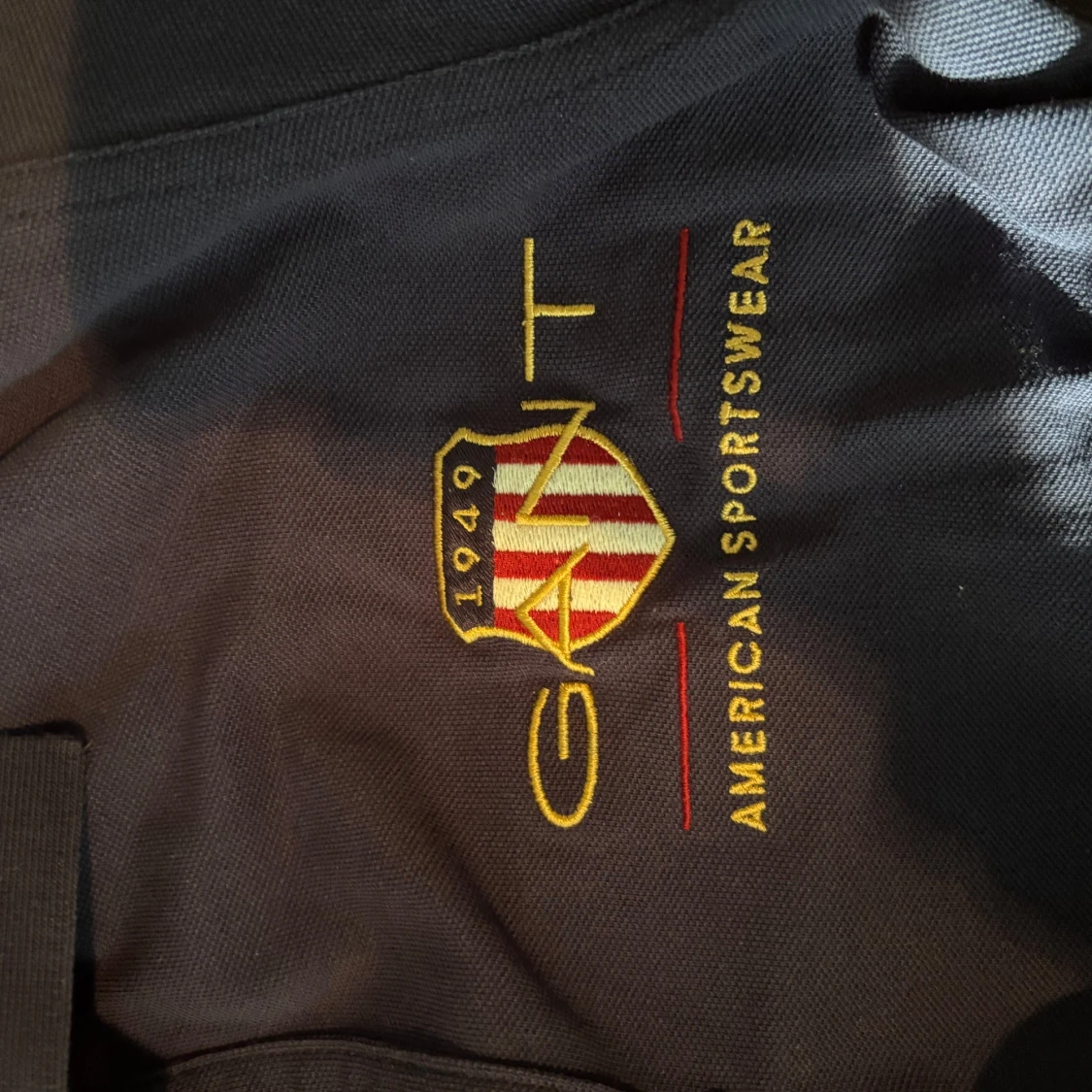 Mörkblå pikétröja från GANT - 1