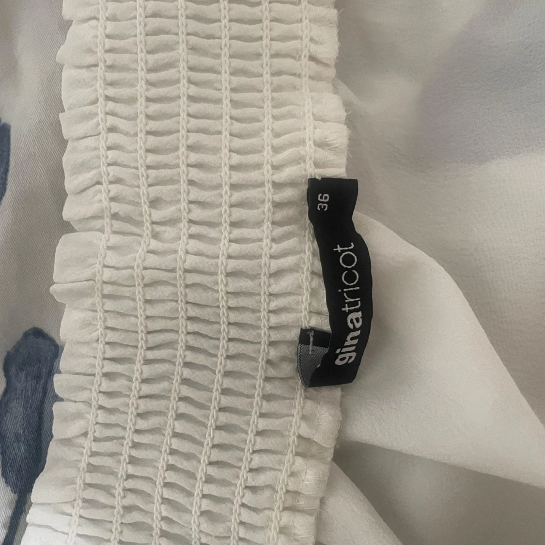 Vit blus off shoulder från Gina Tricot - 2