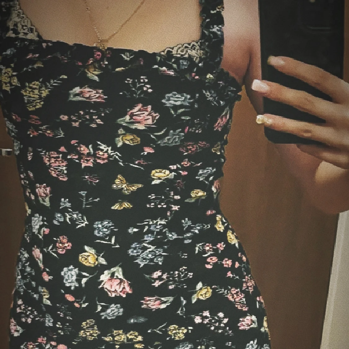 Svart blommig kortklänning