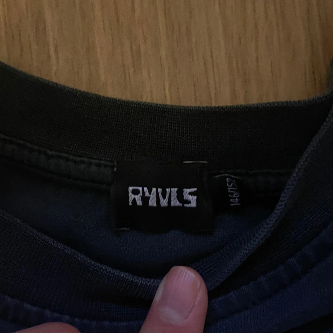 Svart t-shirt från RVLS - 1