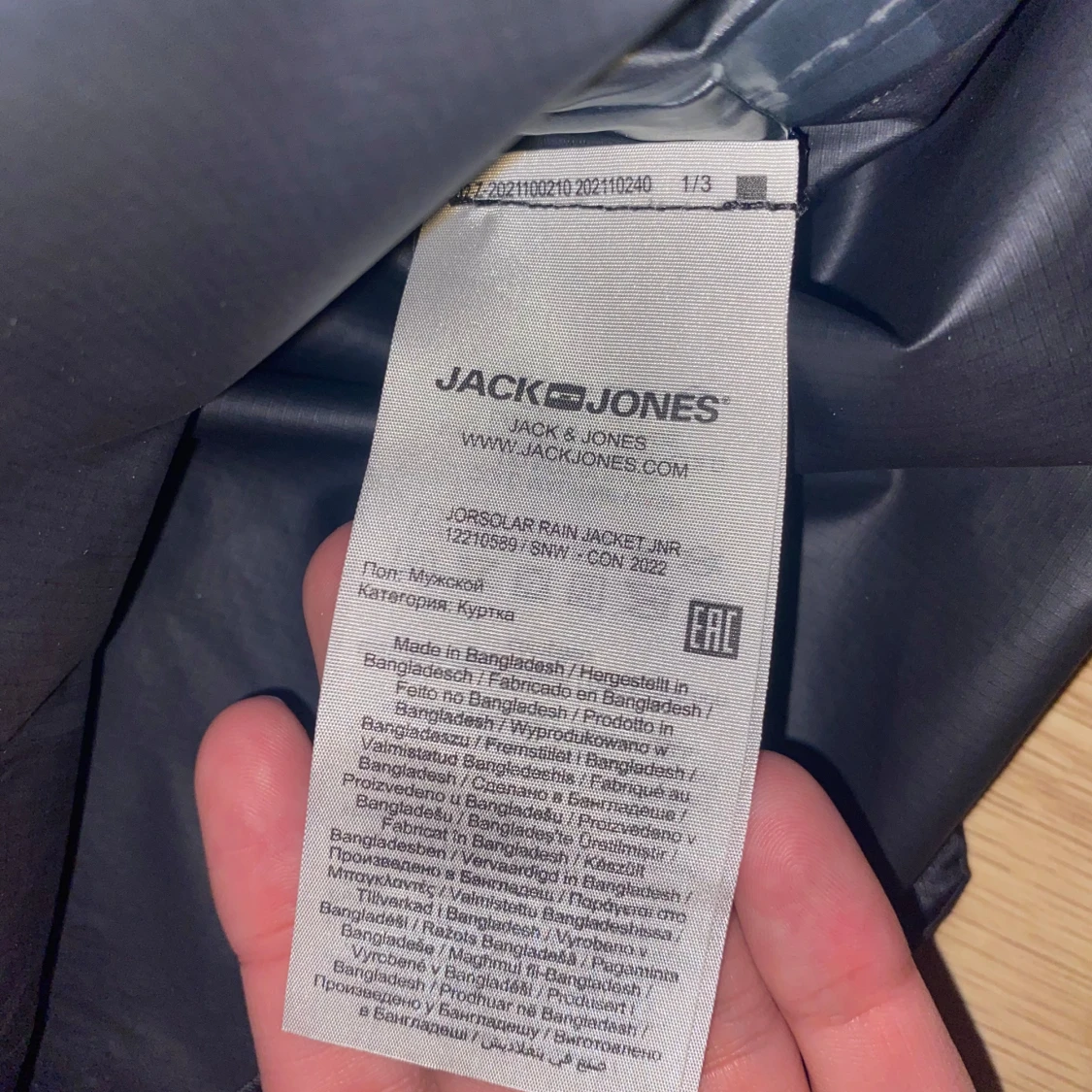 Svart vindjacka från Jack & Jones - 4