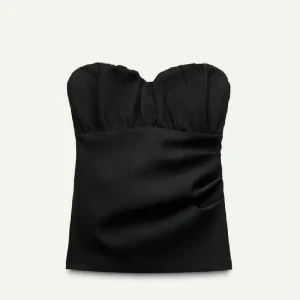 Svart tubtopp - Sååå snygg tubtopp med rynkad detalj ovantill! Eftertracktad och säljs inte längre, tyvärr för liten för mig. Aldrig använd 💓💓🌺🌺