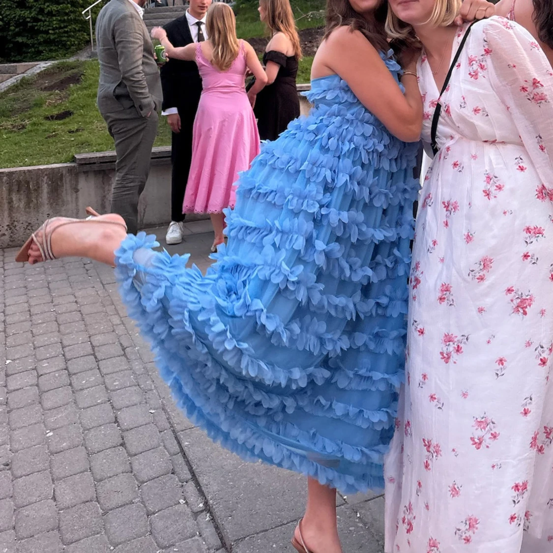 Blå volangklänning från YAS - 3