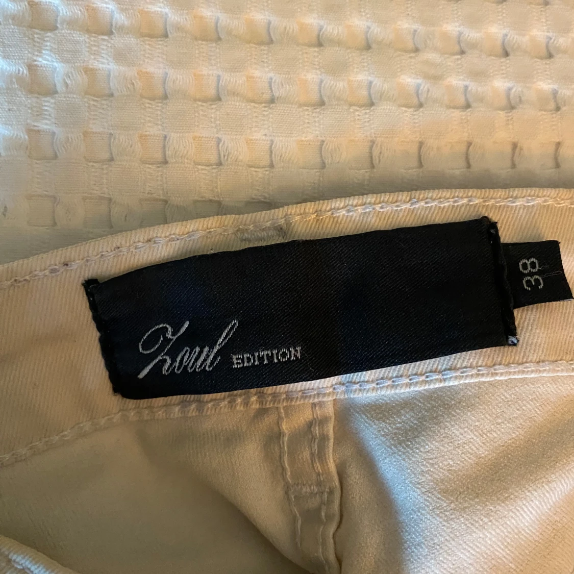 Beiga byxor från Zoul Edition med dragkedjedetaljer - 2