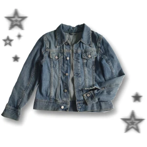 Jeansjacka - Jättesnygg jeansjacka sällan använd 😘