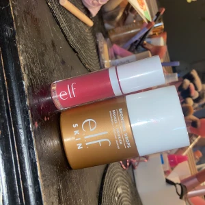 e.l.f. Blush och bronzer drops - Säljer ett e.l.f.  Blush i färgen Berry Well, en bärig rosa nyans, samt e.l.f. SKIN Bronzing Drops i färgen Rose Gold. Blushen har en smidig applikator och bronzern ger en solkysst glow till huden. Perfekt för att addera färg och lyster till din makeup.