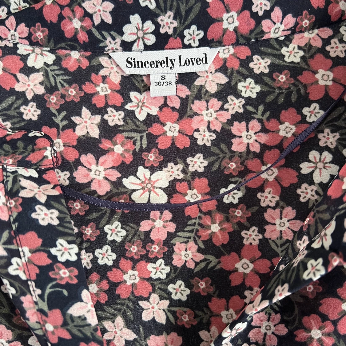 Tre blommiga blusar  - 1