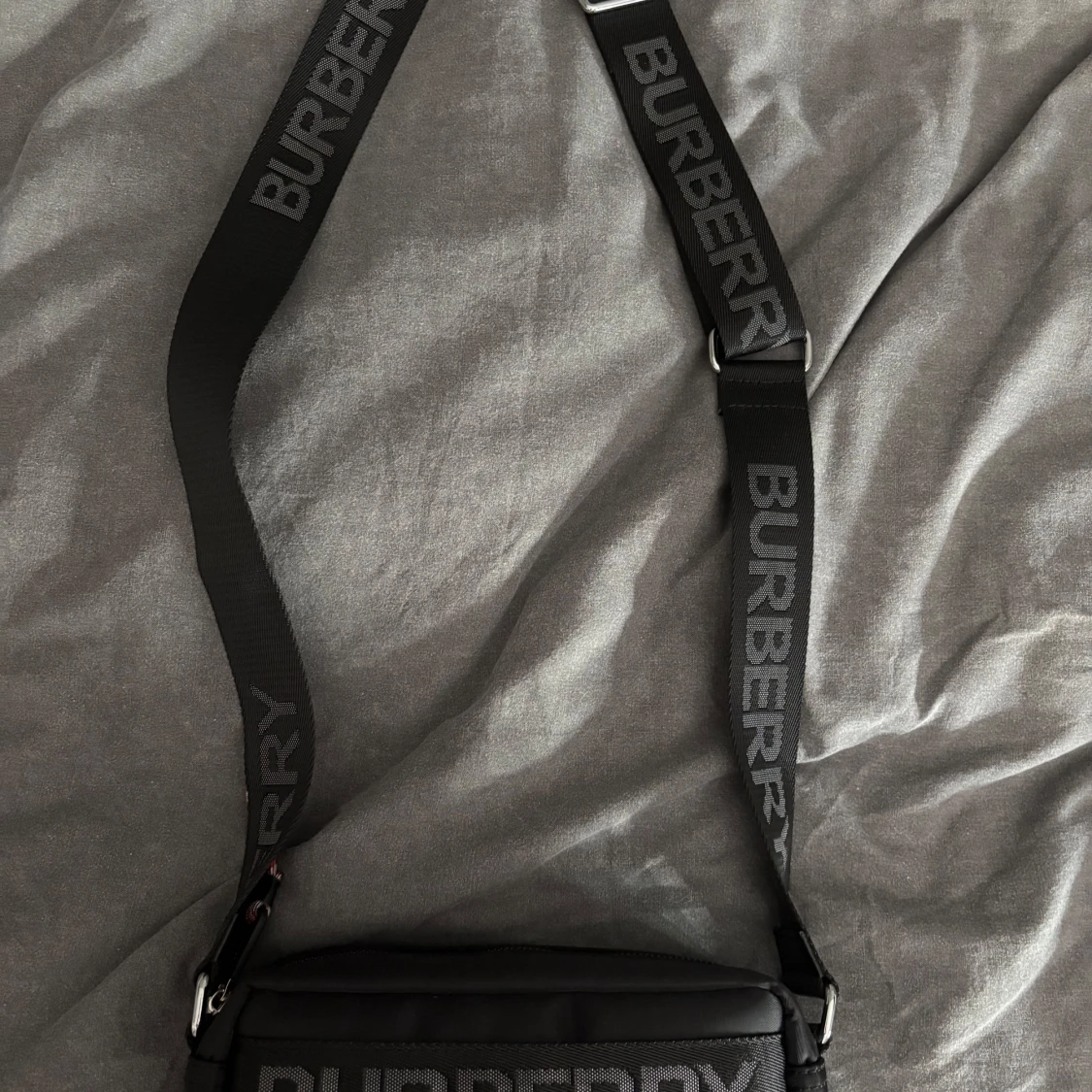 Svart axelväska från Burberry