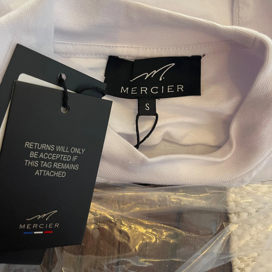 Vit t-shirt med patchar från Mercier - 4