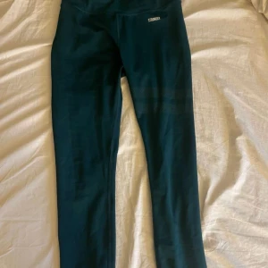 Stronger Tights - Tights från stronger typ aldrig använda, dom är turkos grön blå. Storlek S