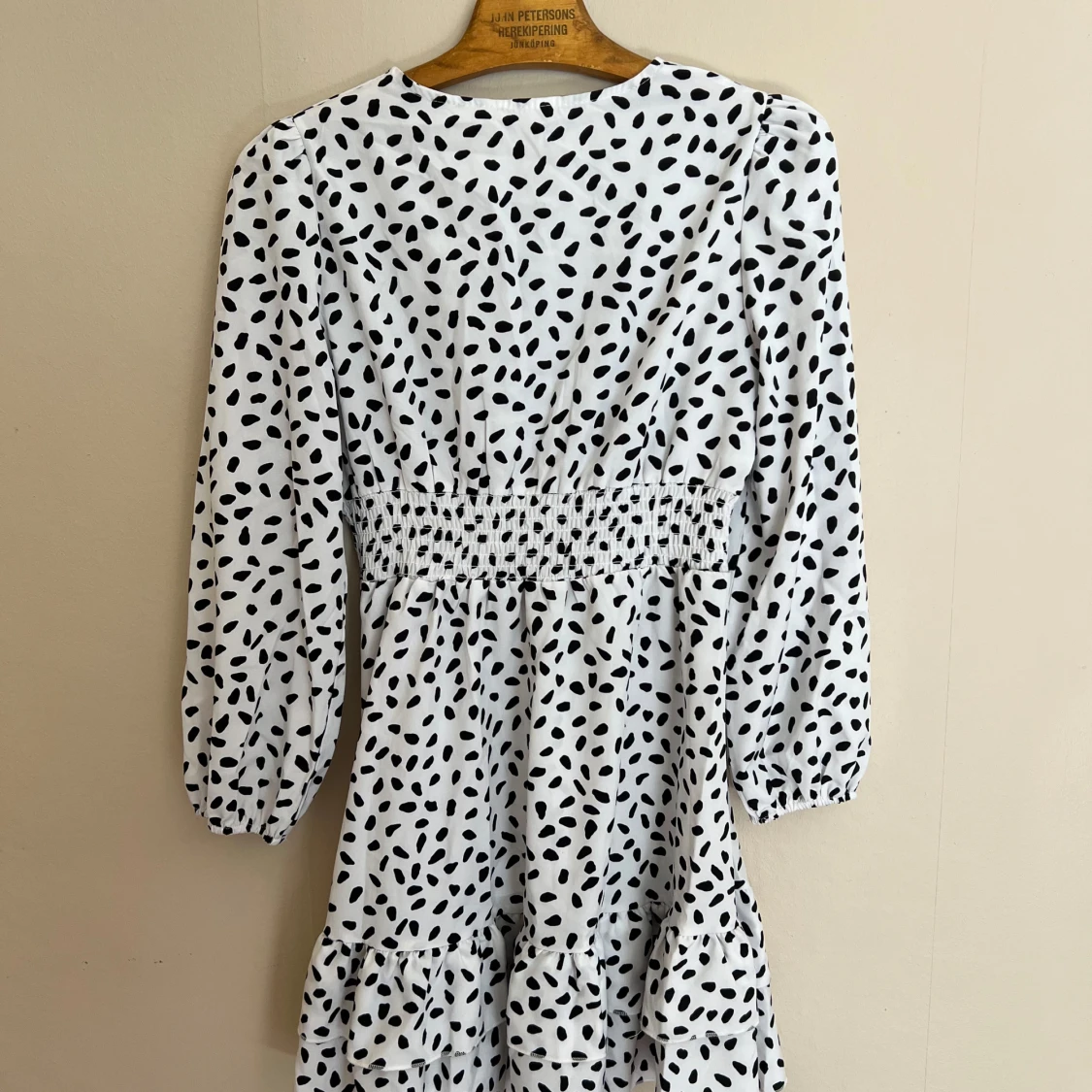 Prickig klänning - 1