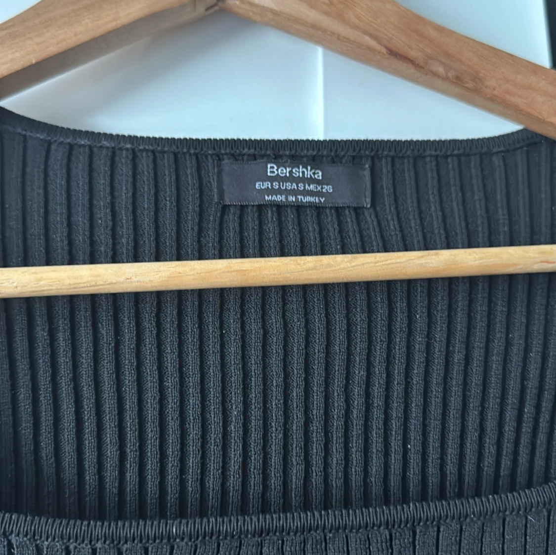 Svart ribbad topp från Bershka - 1