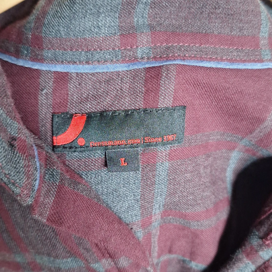 Rutig vinröd skjorta från Dressmann - 1