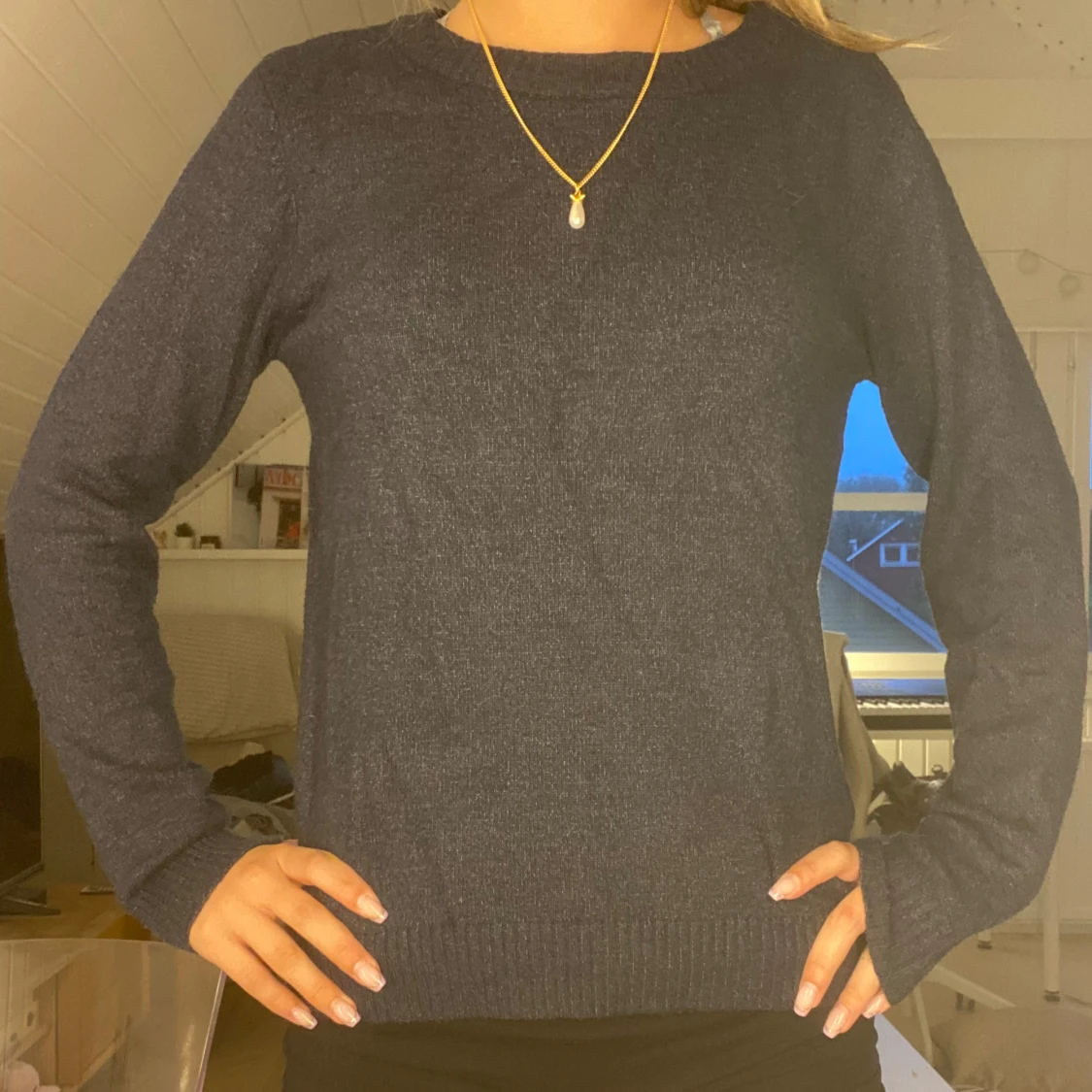 Mörkblå stickad tröja från Vila