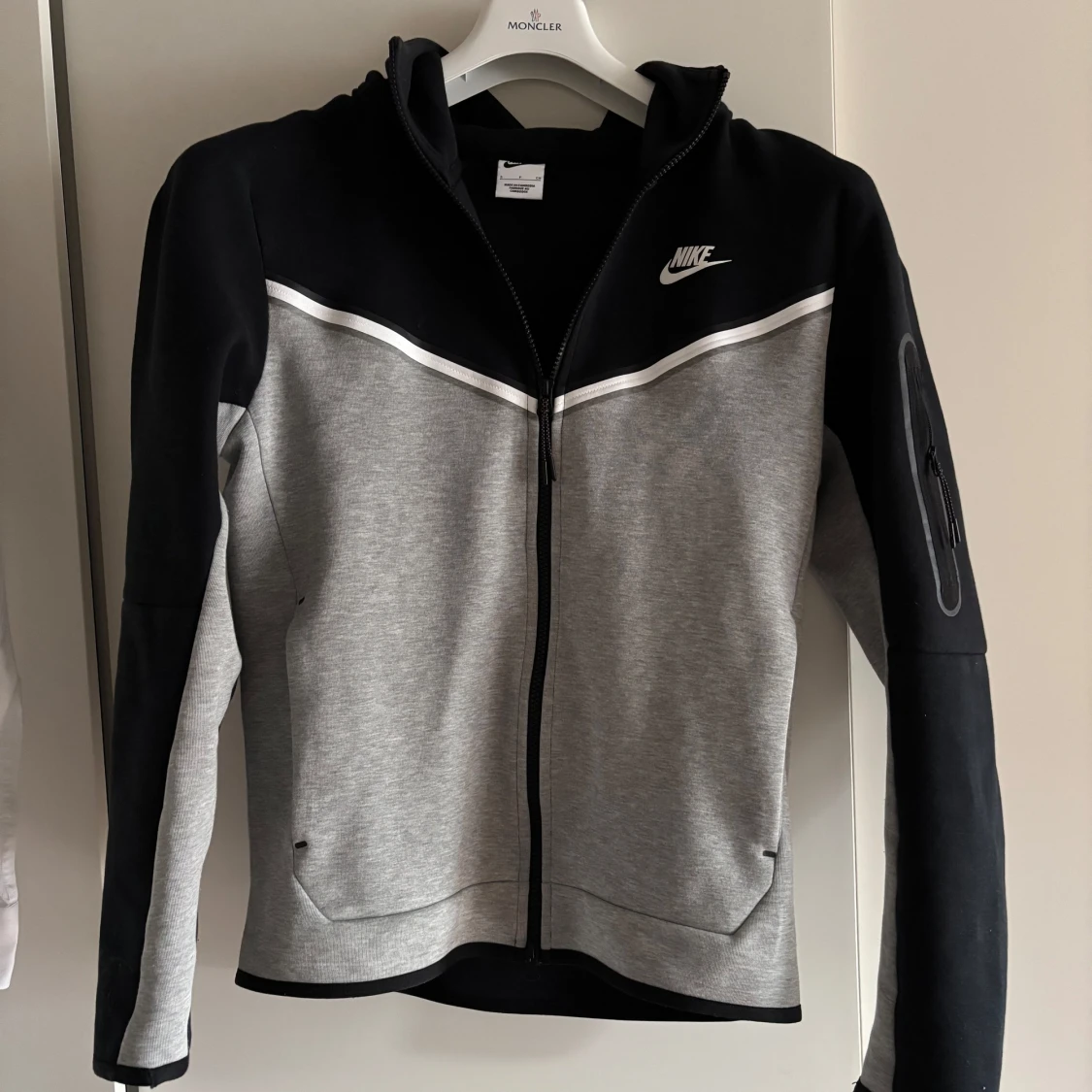Nike Tech Fleece zip hoodie svart/grå - 1
