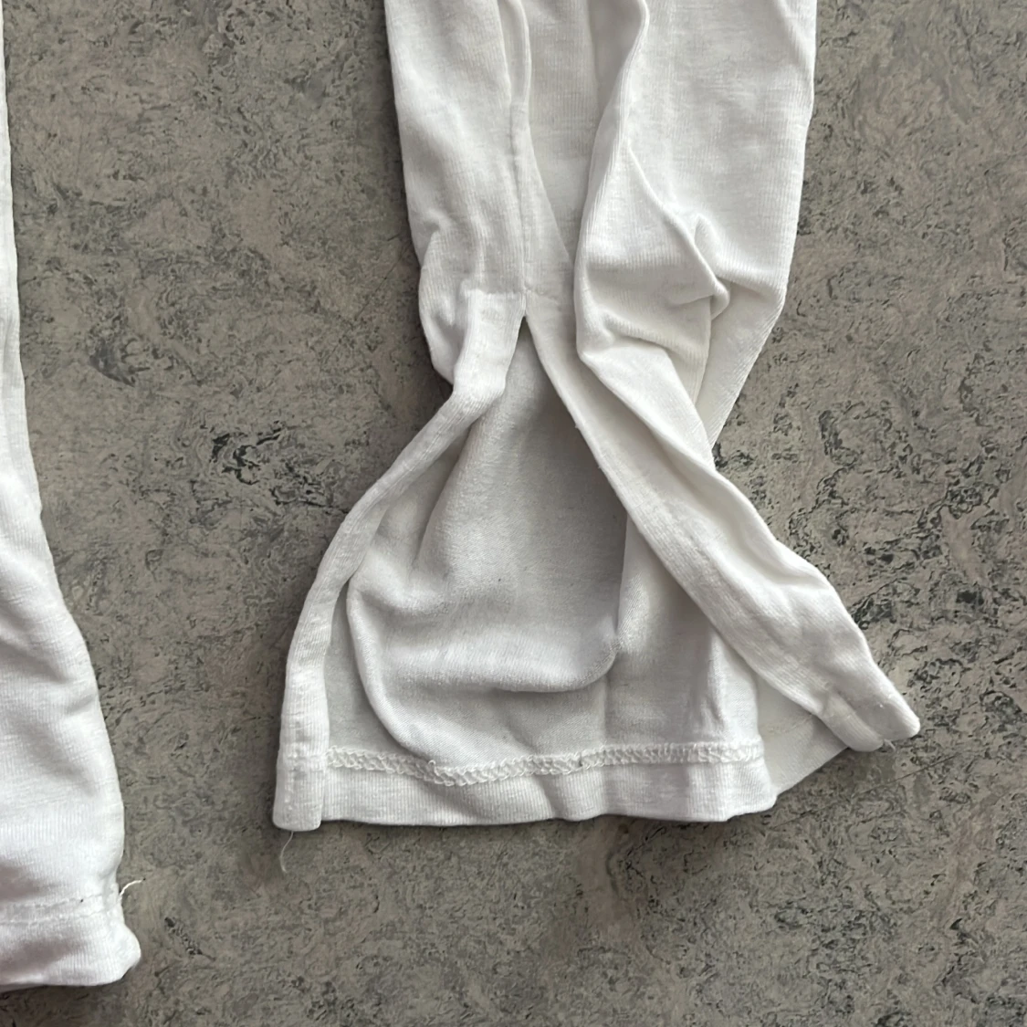 Vit långärmad topp med rund hals - 2