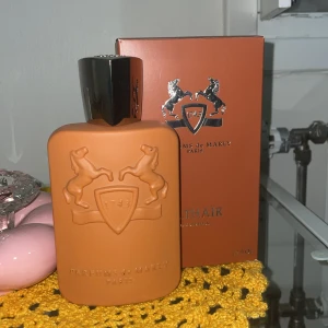 Parfums de Marly Althaïr - Säljer en parfums de Marly althäïr som är helt ny inte oanvänd, parfymen rymmer 125 ml och är jätte god kan ses och kan även frakta den 