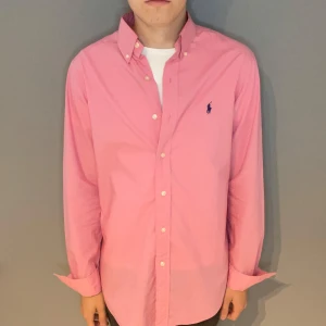 Polo Ralph Lauren skjorta  - Polo Ralph Lauren skjorta | storlek s | skick 10/10 | fraktar via PostNord eller Instabox på köparens bekostnad | hör av dig vid funderingar 