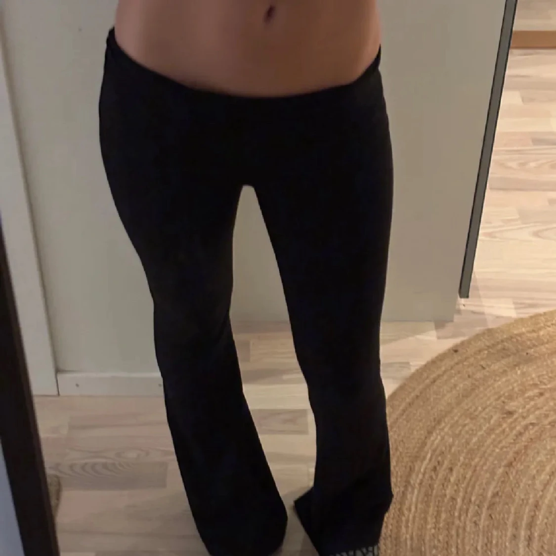 pink yoga pants 🖤 - 1