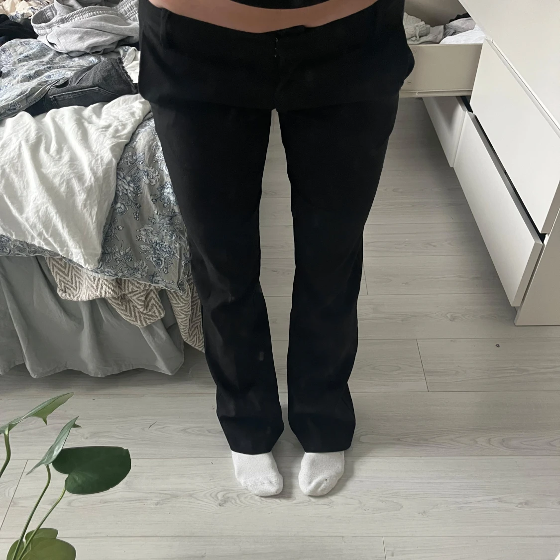 Svarta kostymbyxor med låg midja