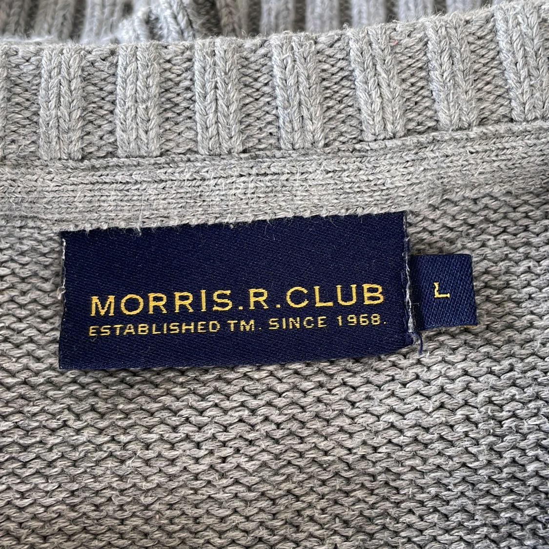 Grå tröja från Morris R. Club - 2